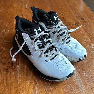 Boys Under Armour Basketball Shoes